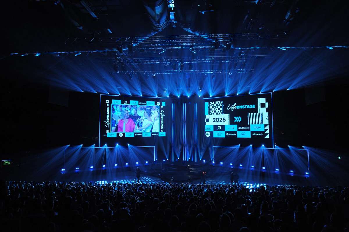 STRIKY - Outdoor Motorized Strobe/Wash