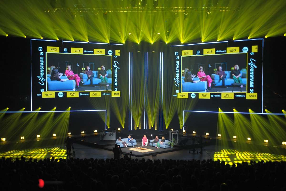 STRIKY - Outdoor Motorized Strobe/Wash