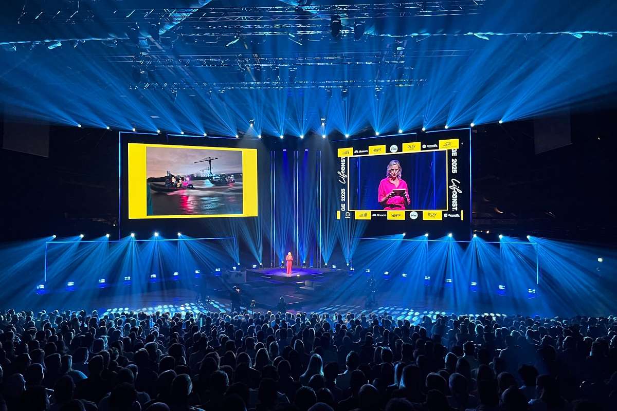 STRIKY - Outdoor Motorized Strobe/Wash